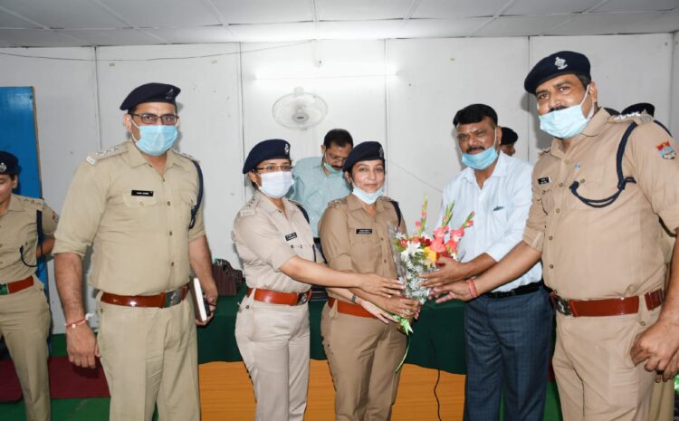  पुलिस उपाधीक्षक श्री विजेंद्र दत्त डोभाल के जनपद रुद्रप्रयाग स्थानांतरण पर हरिद्वार पुलिस द्वारा शुभकामनाएं देते हुए दी गई विदाई।