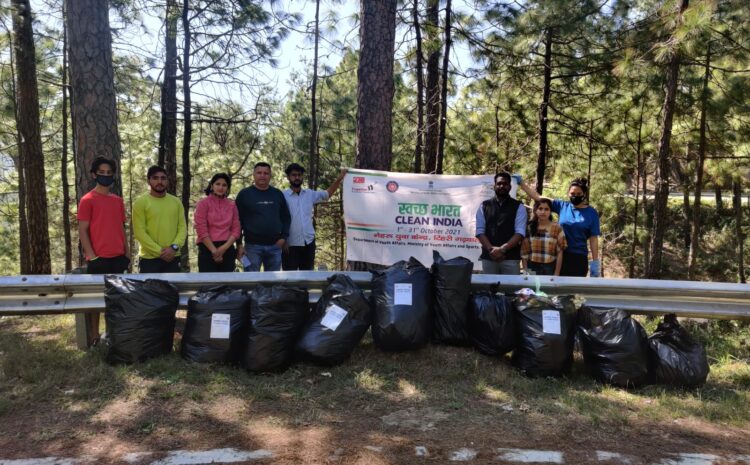  नेहरू युवा केंद्र टिहरी गढ़वाल के द्वारा भोनाबागी(चम्बा) मे स्वछता अभियान  चलाया