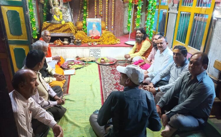  पंचकेदार गद्दीस्थल श्री ओंकारेश्वर मंदिर उखीमठ में पुजारी-आचार्यगणों एवं पंचगाई हक-हकूकधारियों तथा देवस्थानम बोर्ड के अधिकारियों- कर्मचारियों की उपस्थिति में विधि-विधान पूर्वक पंचाग गणना के पश्चात कपाट बंद होने की तिथि तय की गयी।