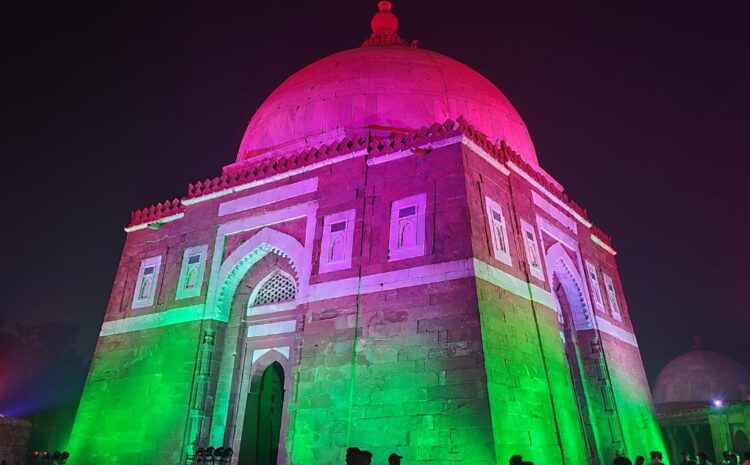  सांसद रमेश बिधूड़ी ने किया 100 करोड़ कोविड-19 पूरा होने पर तुग़लकाबाद किले का लाइटों से उद्घाटन