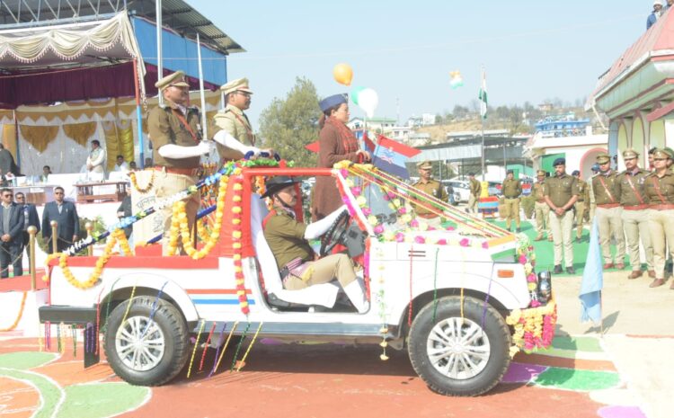  चंपावत प्रभारी मंत्री रेखा आर्या ने किया ध्वज वंदन , उत्कृष्ट काम करने वालो को किया सम्मानित