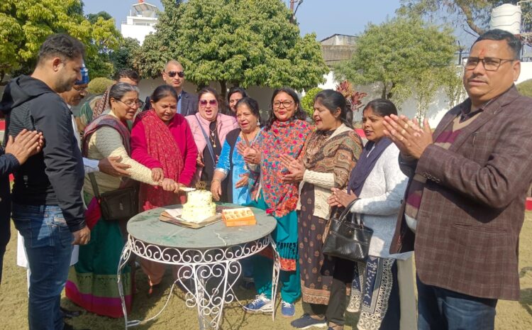  भारतीय जनता पार्टी की महिला मोर्चा के पदाधिकारी ने विधान सभा अध्यक्ष श्रीमती ऋतु खंडूरी का जन्मदिन धूमधाम से मनाया