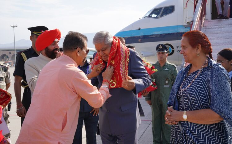  उपराष्ट्रपति श्री जगदीप धनखड़ जी के देवभूमि आगमन पर कैबिनेट मंत्री डॉ प्रेमचंद अग्रवाल ने उनका स्वागत किया