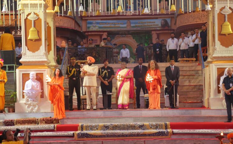  माननीय राष्ट्रपति श्रीमती मुर्मू  जी ने श्री हनुमान जयंती के पावन अवसर पर स्वामी चिदानन्द सरस्वती जी और साध्वी भगवती जी के पावन सान्निध्य में विश्व विख्यात परमार्थ निकेतन गंगा आरती में किया सहभाग