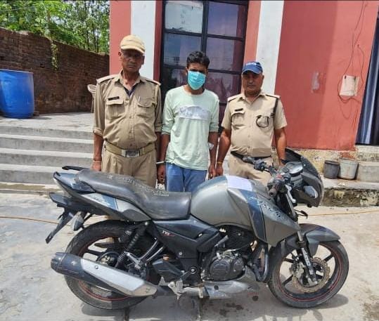  पुलिस टीम ने दबोचा दोपहिया चोर, कब्जे से चोरी की 01 मोटर साईकिल बरामद