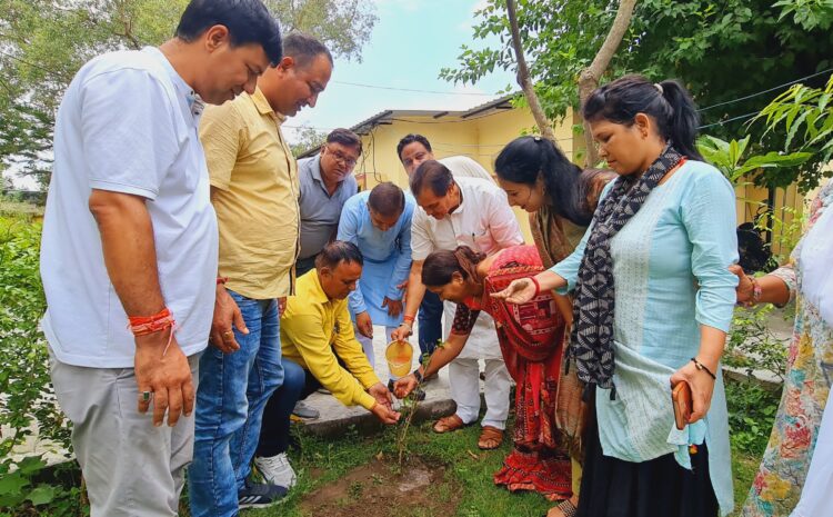  क्षेत्रीय विधायक व मंत्री डॉक्टर प्रेमचंद अग्रवाल ने मुख्यमंत्री श्री पुष्कर सिंह धामी के मुख्य सेवक के रूप में 3 वर्ष पूर्ण होने पर पौधारोपण किया