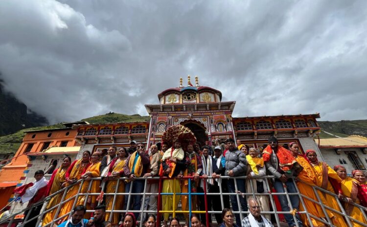 नंदाअष्टमी के अवसर पर श्री बदरीनाथ मंदिर में मां नंदा एवं श्री हनुमान जी को रोट प्रसाद चढाया