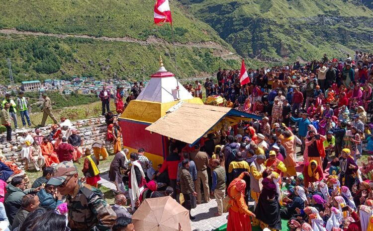  माता मूर्ति से भेंट, अभिषेक पूजा- अर्चना, श्रद्धालुओं को दर्शन देने के बाद देव डोलियां अपराह्न को बदरीनाथ धाम वापस आयी