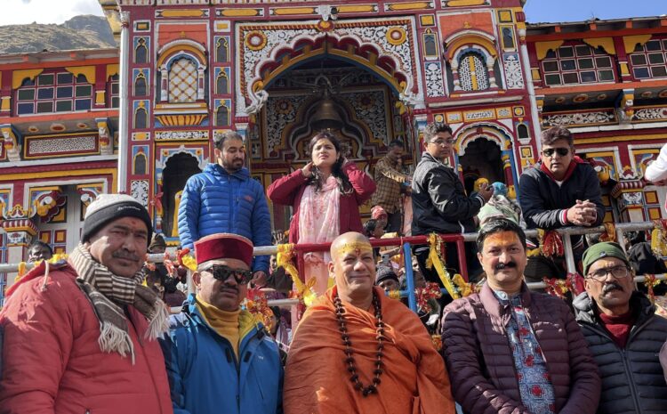  निरंजन पीठाधीश्वर आचार्य महामंडलेश्वर स्वामी कैलाशानंद गिरी महाराज भगवान श्री बदरीनाथ जी के दर्शन को पहुंचे